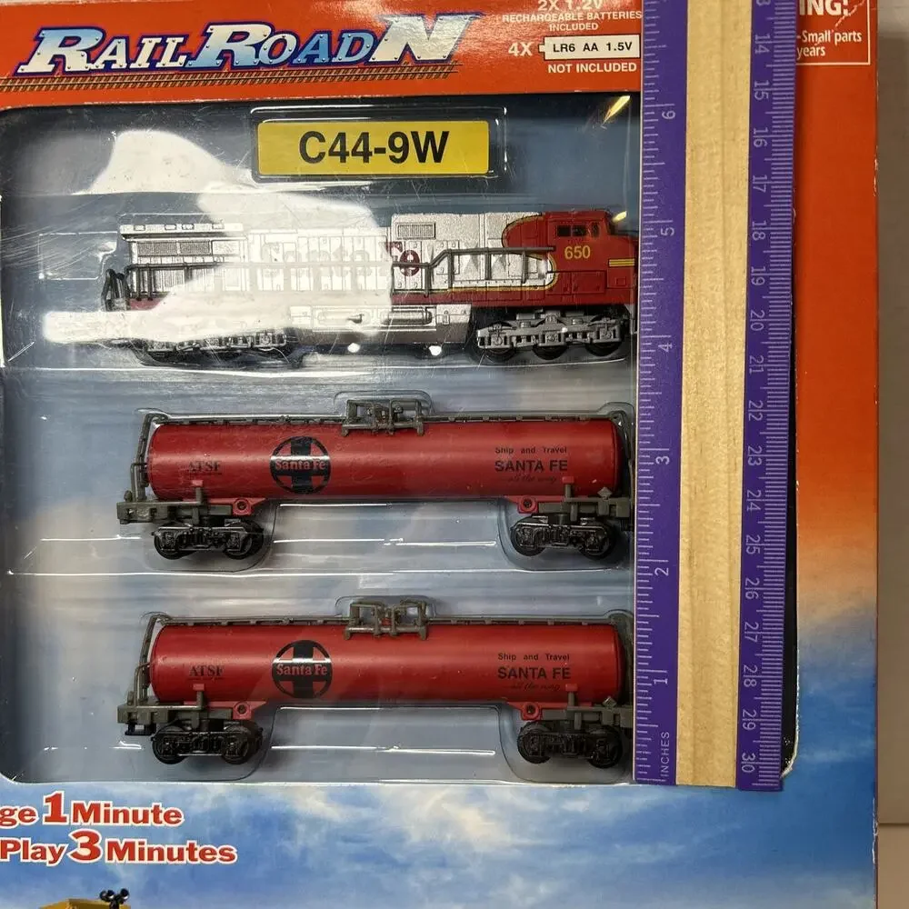 New-Ray RailRoad N Scale Santa Fe C44-9W Diecast Battery Operated Train Set